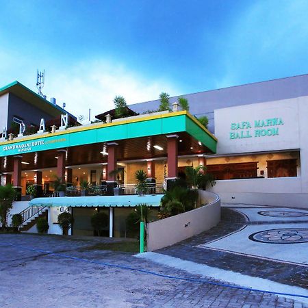 Grand Madani Hotel Матарам Экстерьер фото