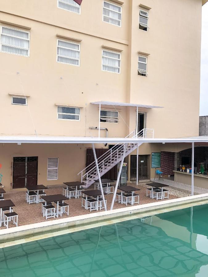Grand Madani Hotel Матарам Экстерьер фото