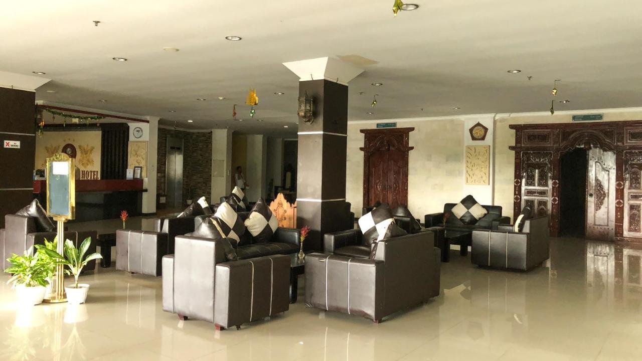 Grand Madani Hotel Матарам Экстерьер фото
