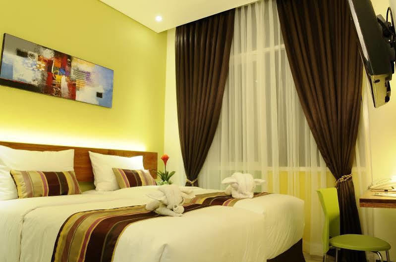 Grand Madani Hotel Матарам Экстерьер фото