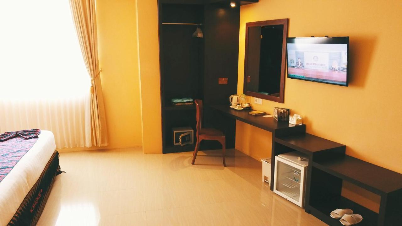 Grand Madani Hotel Матарам Экстерьер фото